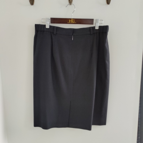 Talbot's | 100% Woolmark | Made in USA | size 12 basic black 🖤 skirt | 12 - Picture 7 of 14
